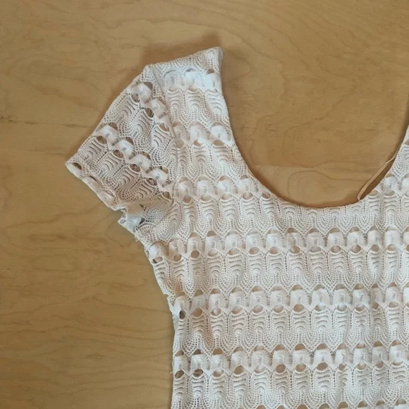 Le Chateau Cream Crochet Lace Mini Dress with Cap Sleeve Y2K Vintage - Picture 3 of 9